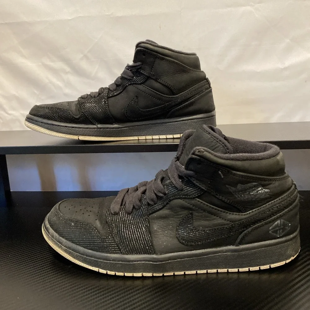 Air Jordan‎ 1 Mid Suit and Sneakers Black Size Mens 9.5 (630767-045)
